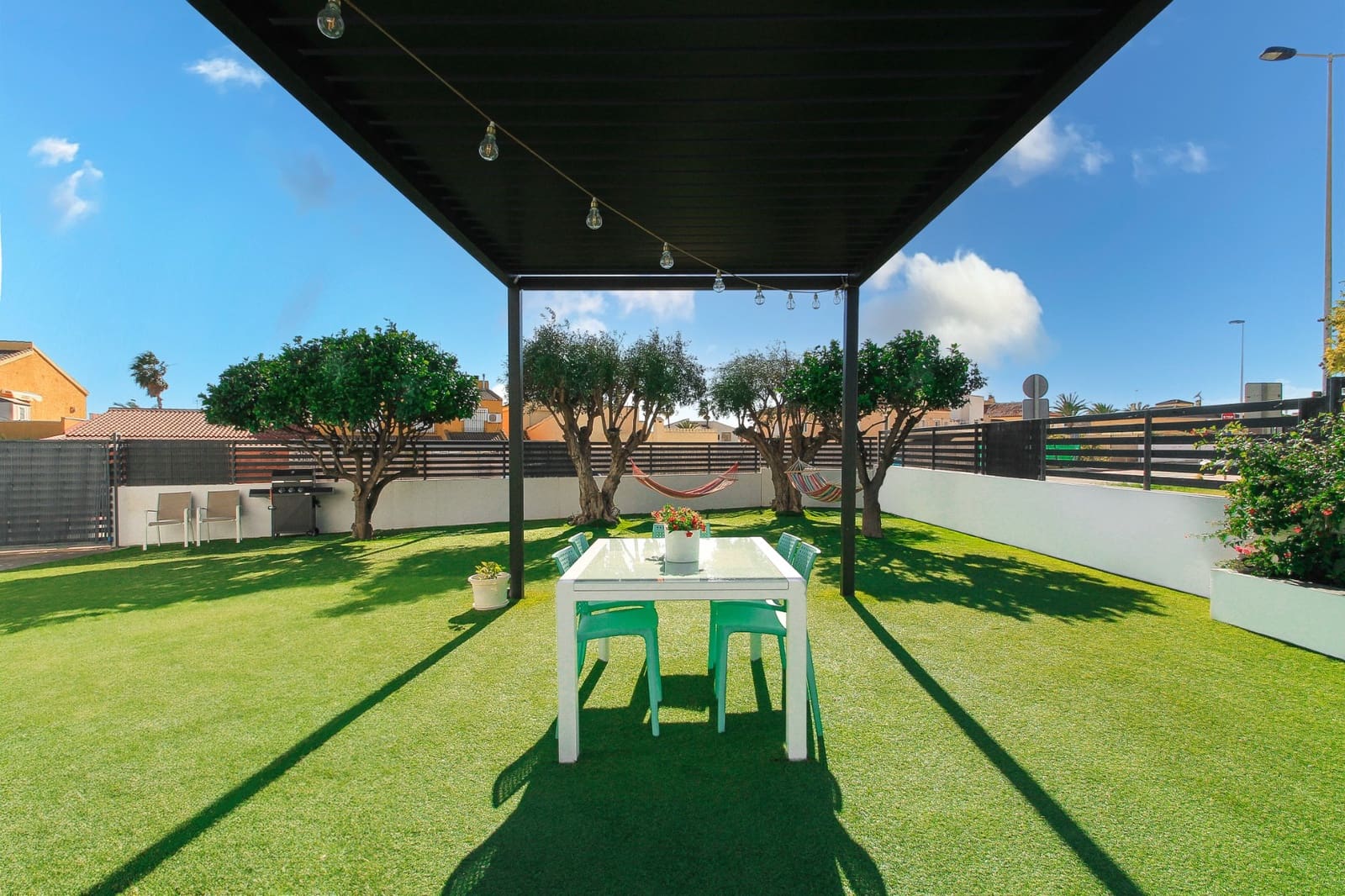 2 soveværelse Byhus til salg i Torrevieja med swimmingpool garage - € 339.000 (Ref: 9614261)