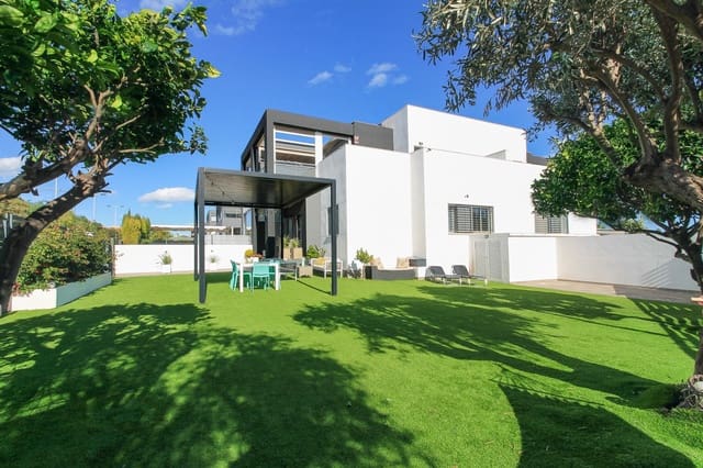 2 makuuhuone Omakotitalo myytävänä paikassa Torrevieja mukana uima-altaan 
autotalli - 339 000 € (Ref: 9614261)