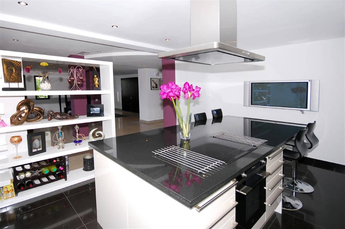 6 Zimmer Villa zu vermieten in Benahavis mit Pool Garage - 5.000 € (Ref: 9614774)