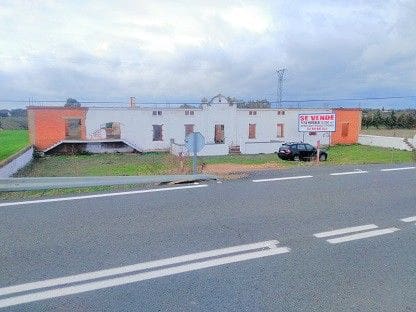 Villa til salgs i Badajoz by - € 300 000 (Ref: 9616010)