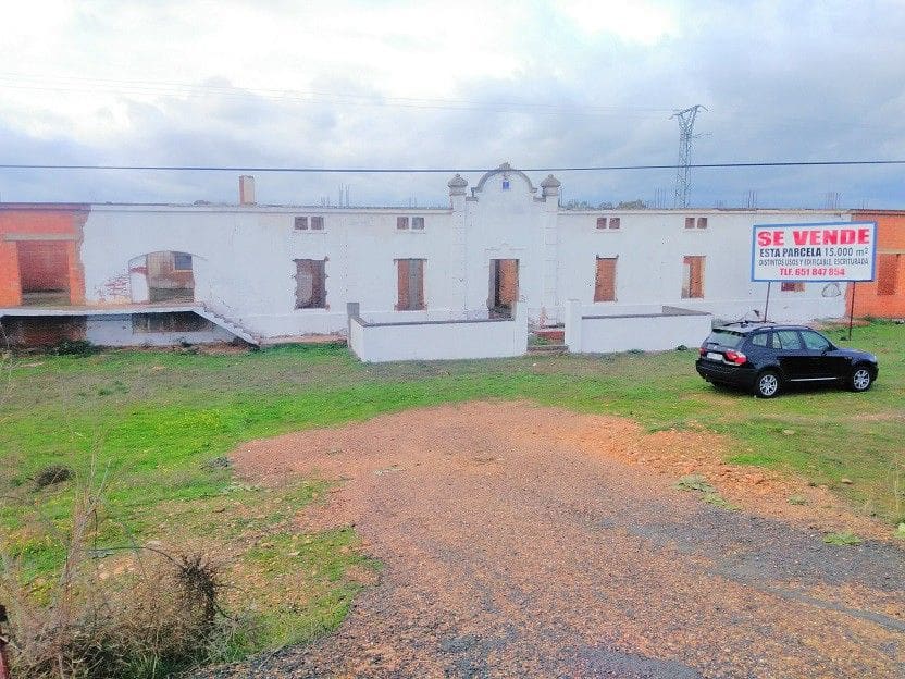 Villa til salgs i Badajoz by - € 300 000 (Ref: 9616010)