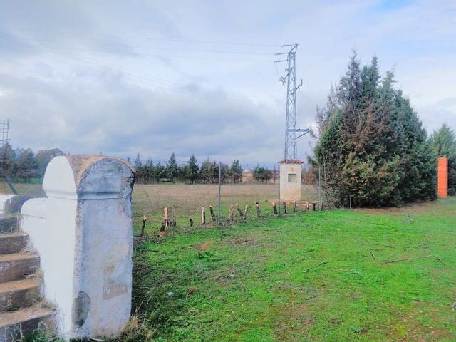 Villa til salgs i Badajoz by - € 300 000 (Ref: 9616010)