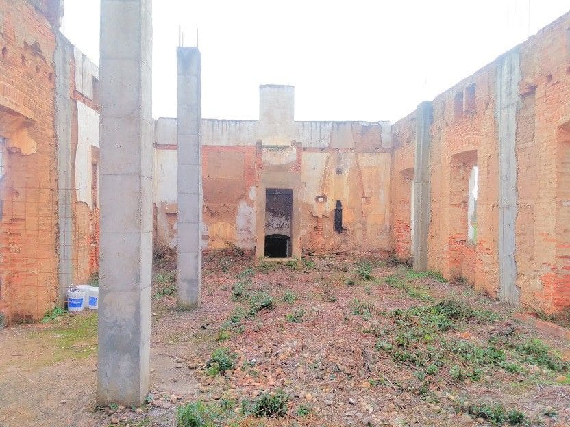 Villa til salgs i Badajoz by - € 300 000 (Ref: 9616010)