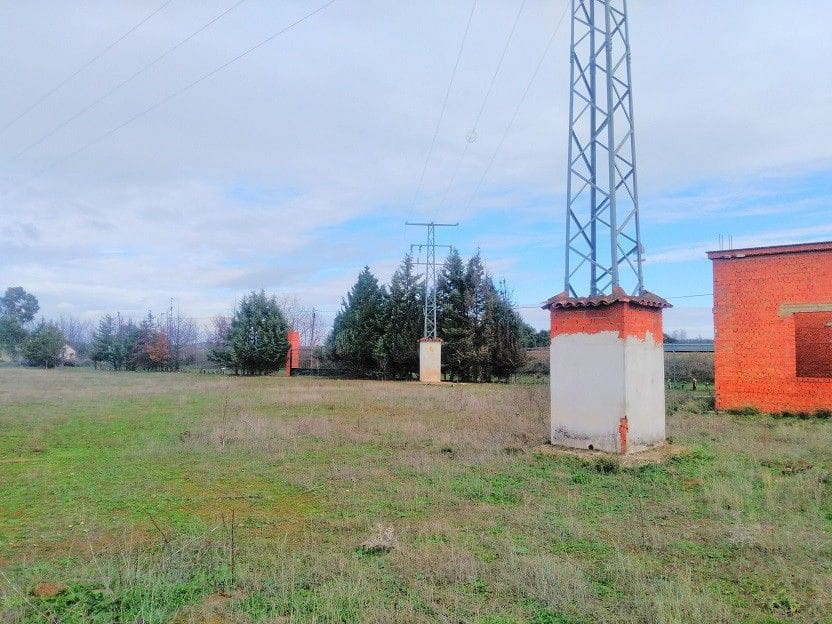 Villa til salgs i Badajoz by - € 300 000 (Ref: 9616010)