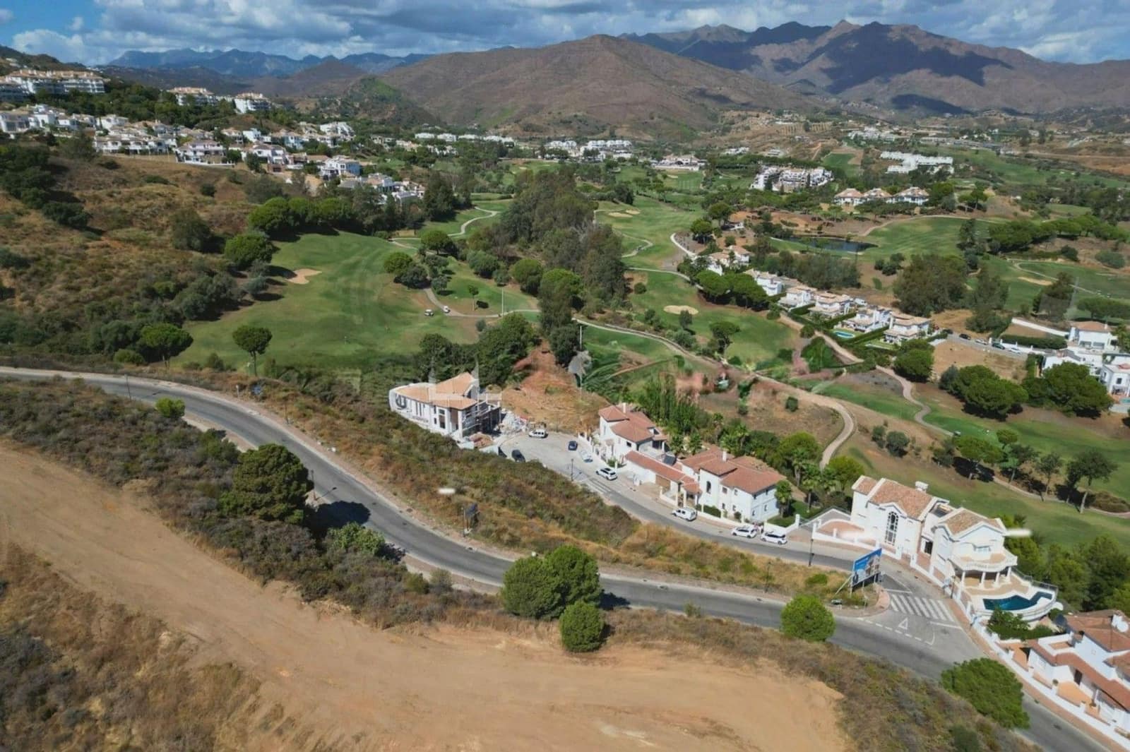 Villa for sale in Mijas - € 299,000 (Ref: 9616018)