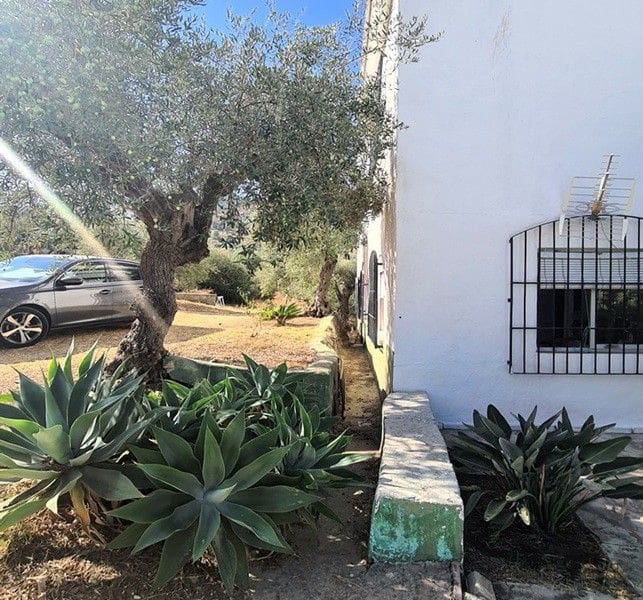 8 bedroom Finca/Country House for sale in Tolox - € 550,000 (Ref: 9616019)