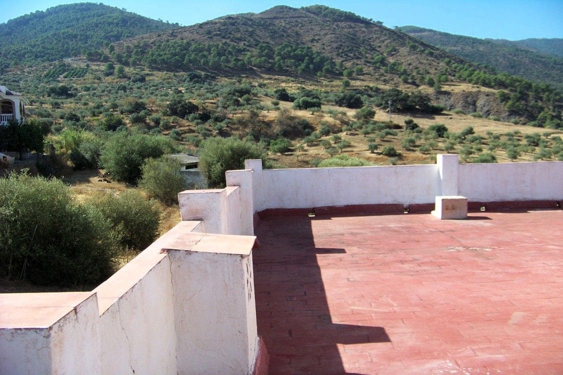 8 bedroom Finca/Country House for sale in Tolox - € 550,000 (Ref: 9616019)