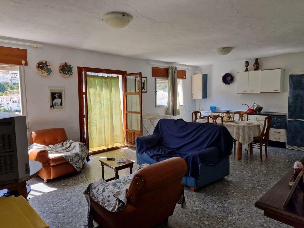 8 bedroom Finca/Country House for sale in Tolox - € 550,000 (Ref: 9616019)