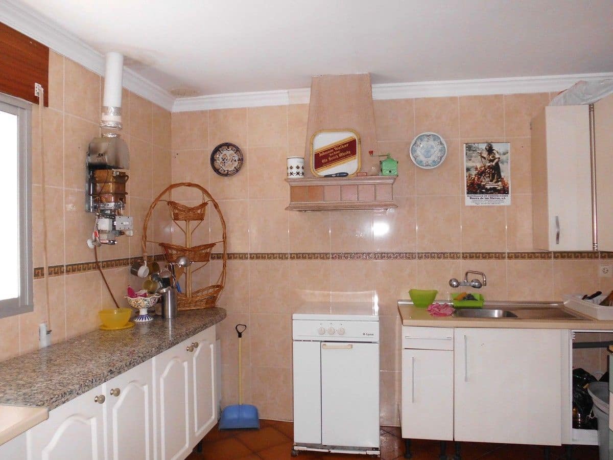 8 bedroom Finca/Country House for sale in Tolox - € 550,000 (Ref: 9616019)