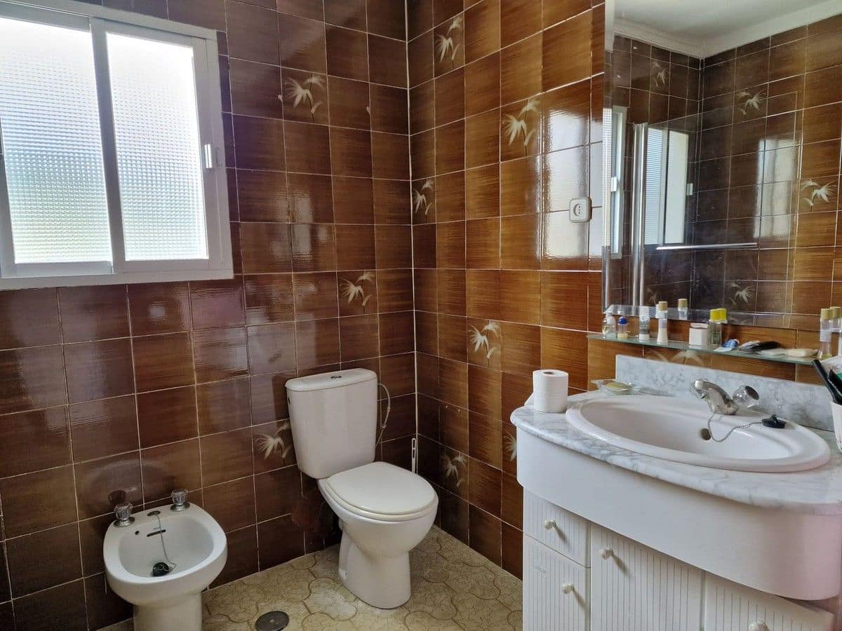 8 bedroom Finca/Country House for sale in Tolox - € 550,000 (Ref: 9616019)