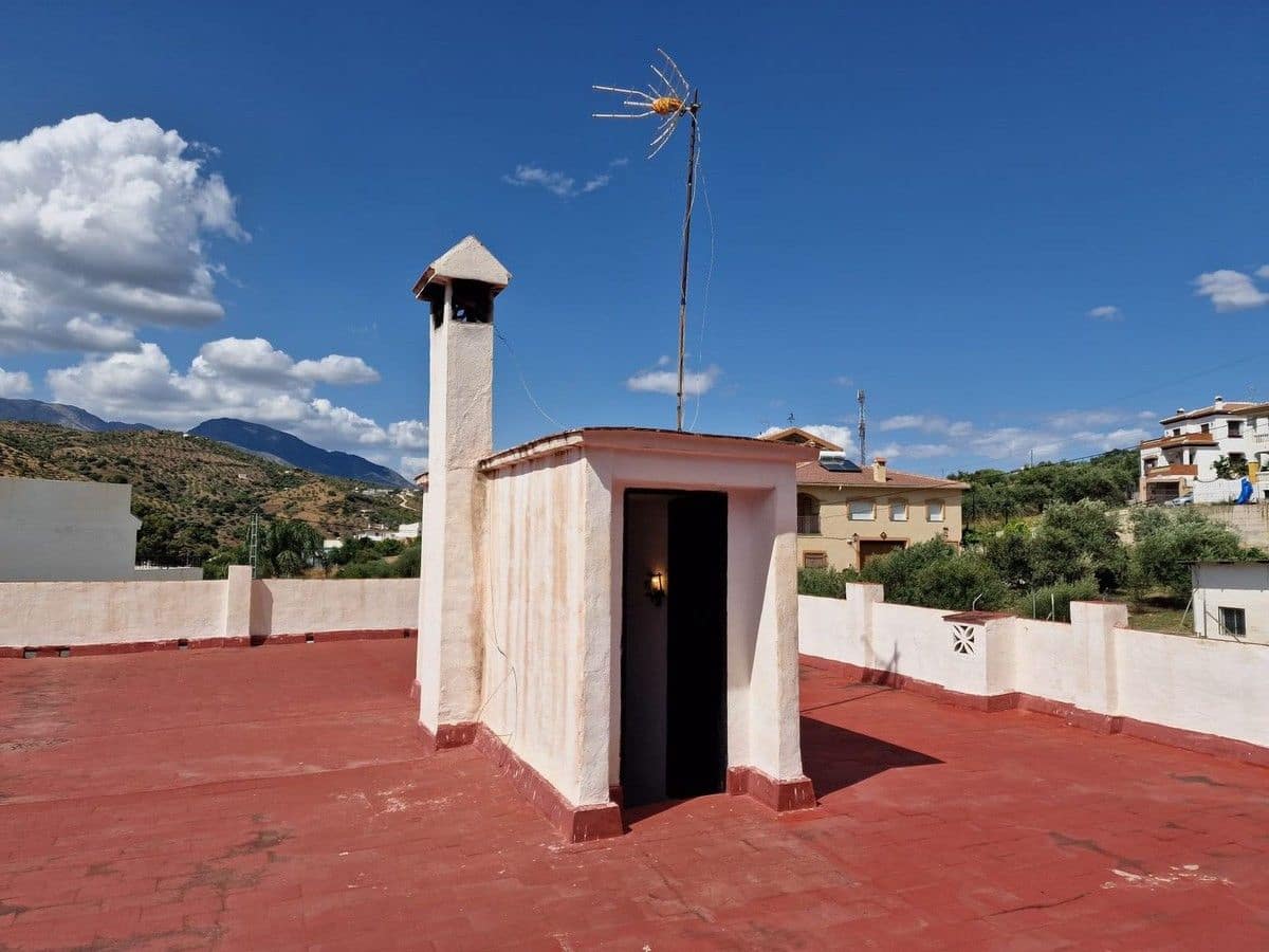 8 bedroom Finca/Country House for sale in Tolox - € 550,000 (Ref: 9616019)