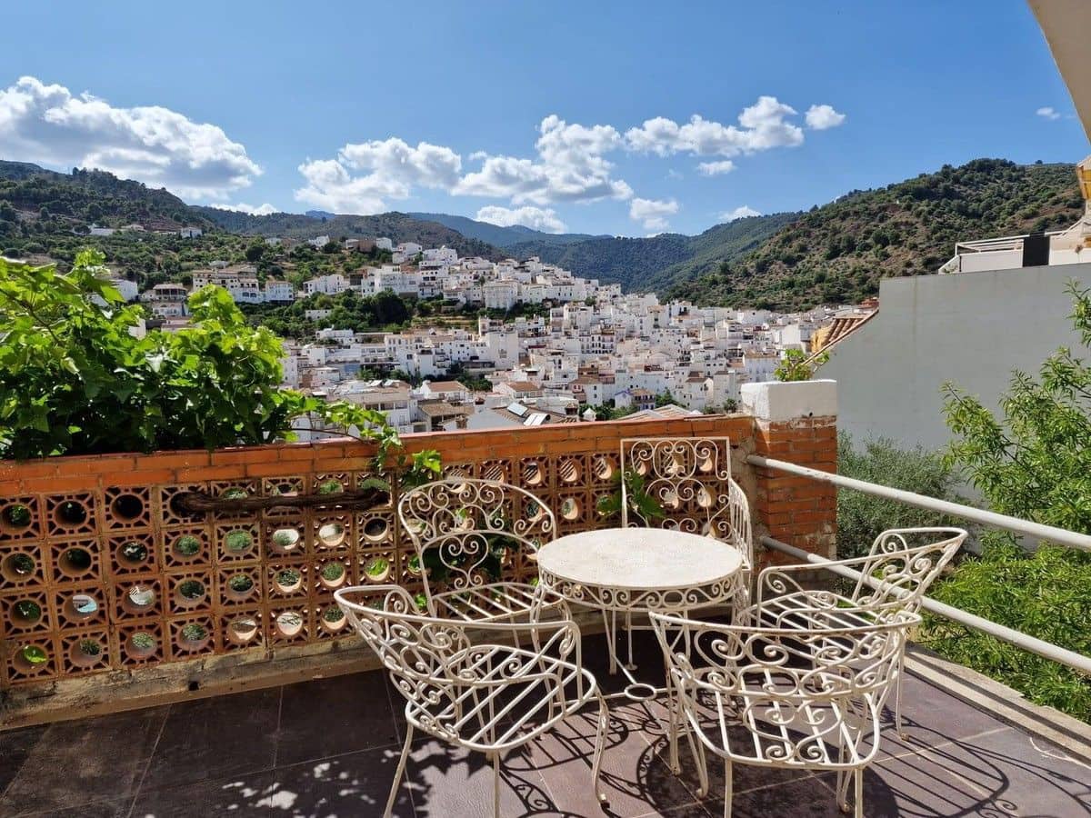 8 bedroom Finca/Country House for sale in Tolox - € 550,000 (Ref: 9616019)