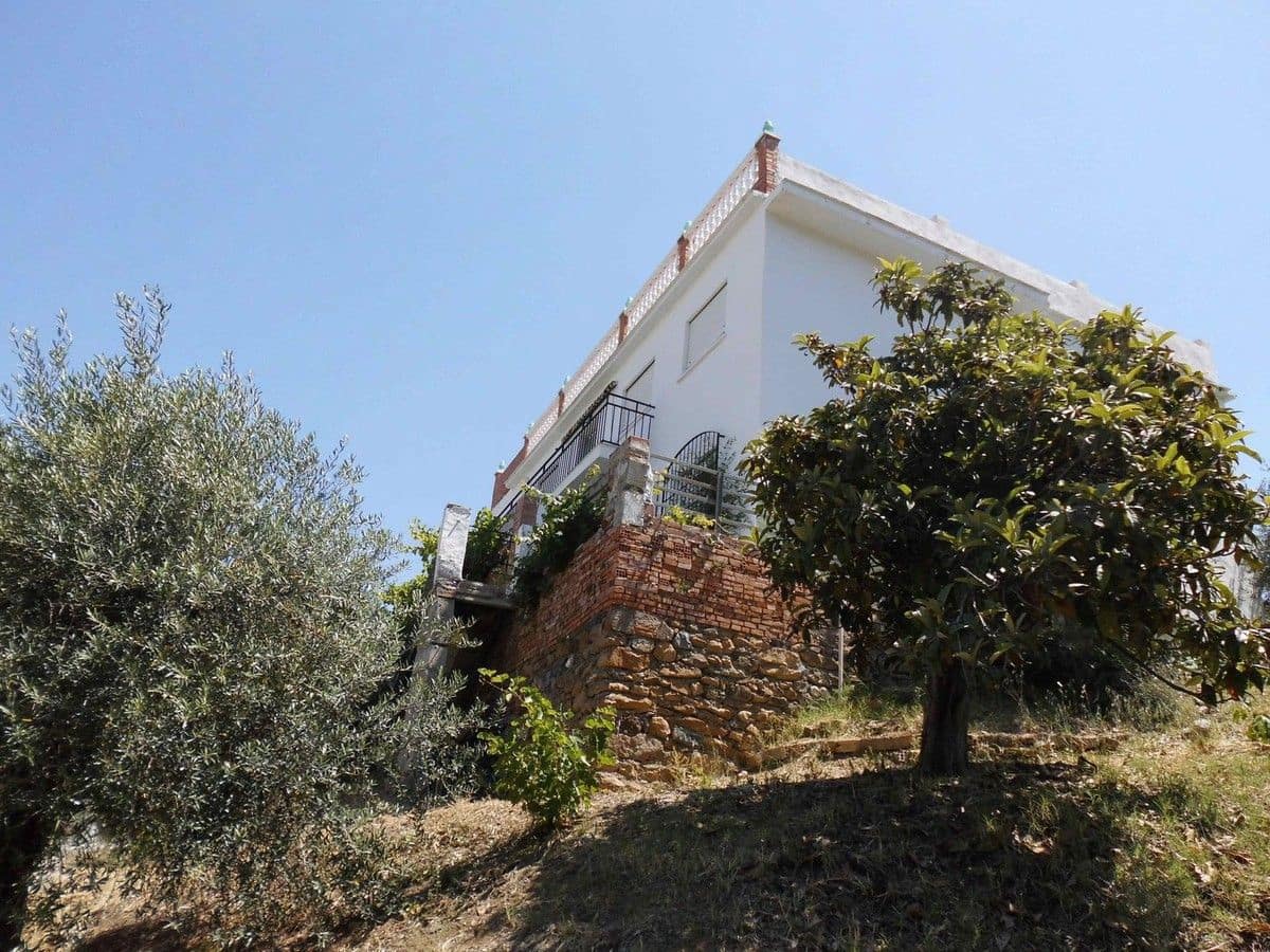 8 bedroom Finca/Country House for sale in Tolox - € 550,000 (Ref: 9616019)