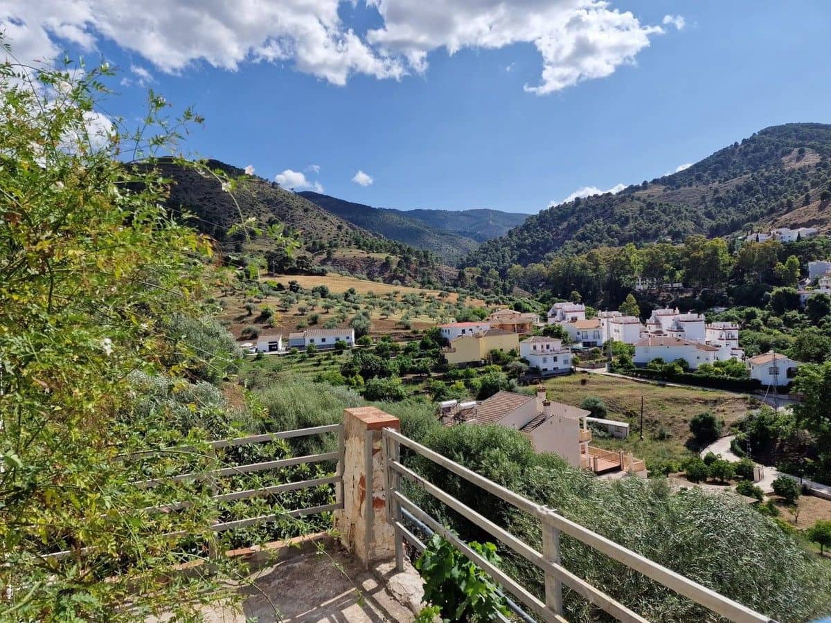 8 bedroom Finca/Country House for sale in Tolox - € 550,000 (Ref: 9616019)
