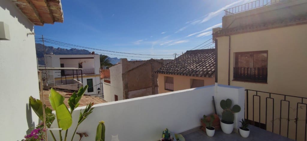 4 bedroom Apartment for sale in La Nucia - € 220,000 (Ref: 9616729)