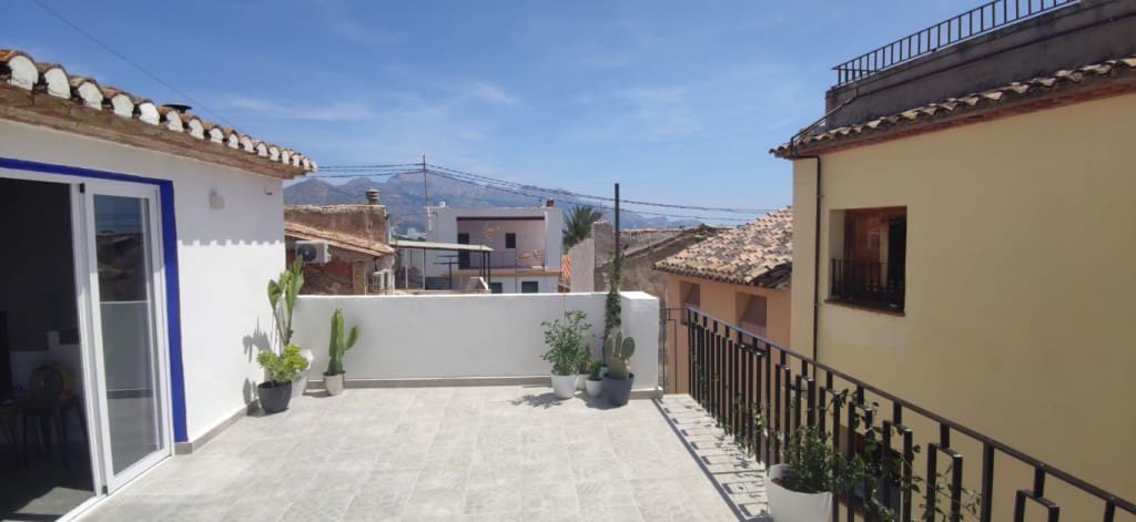 4 bedroom Apartment for sale in La Nucia - € 220,000 (Ref: 9616729)