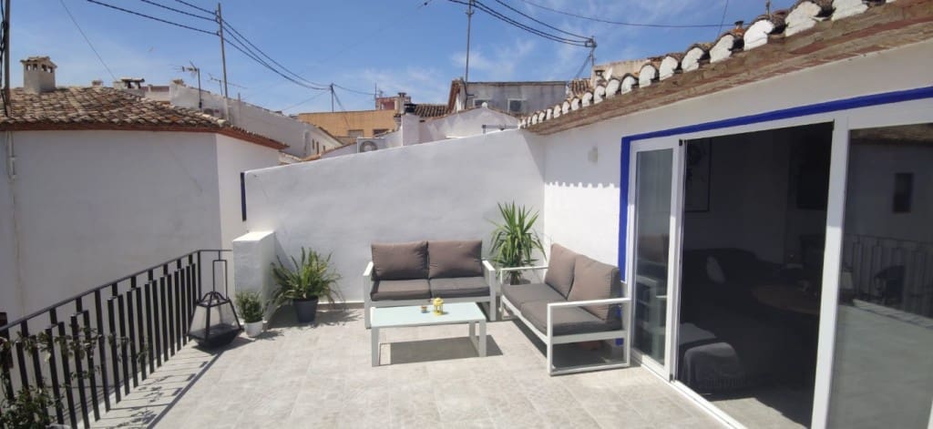 4 bedroom Apartment for sale in La Nucia - € 220,000 (Ref: 9616729)