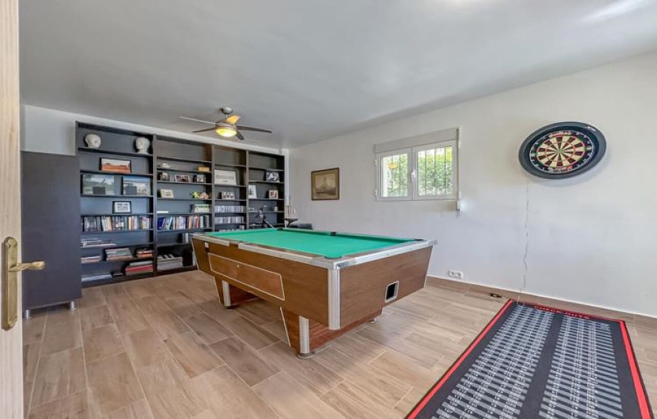 6 makuuhuone Huvila myytävänä paikassa Calpe / Calp mukana uima-altaan - 749 000 € (Ref: 9618141)