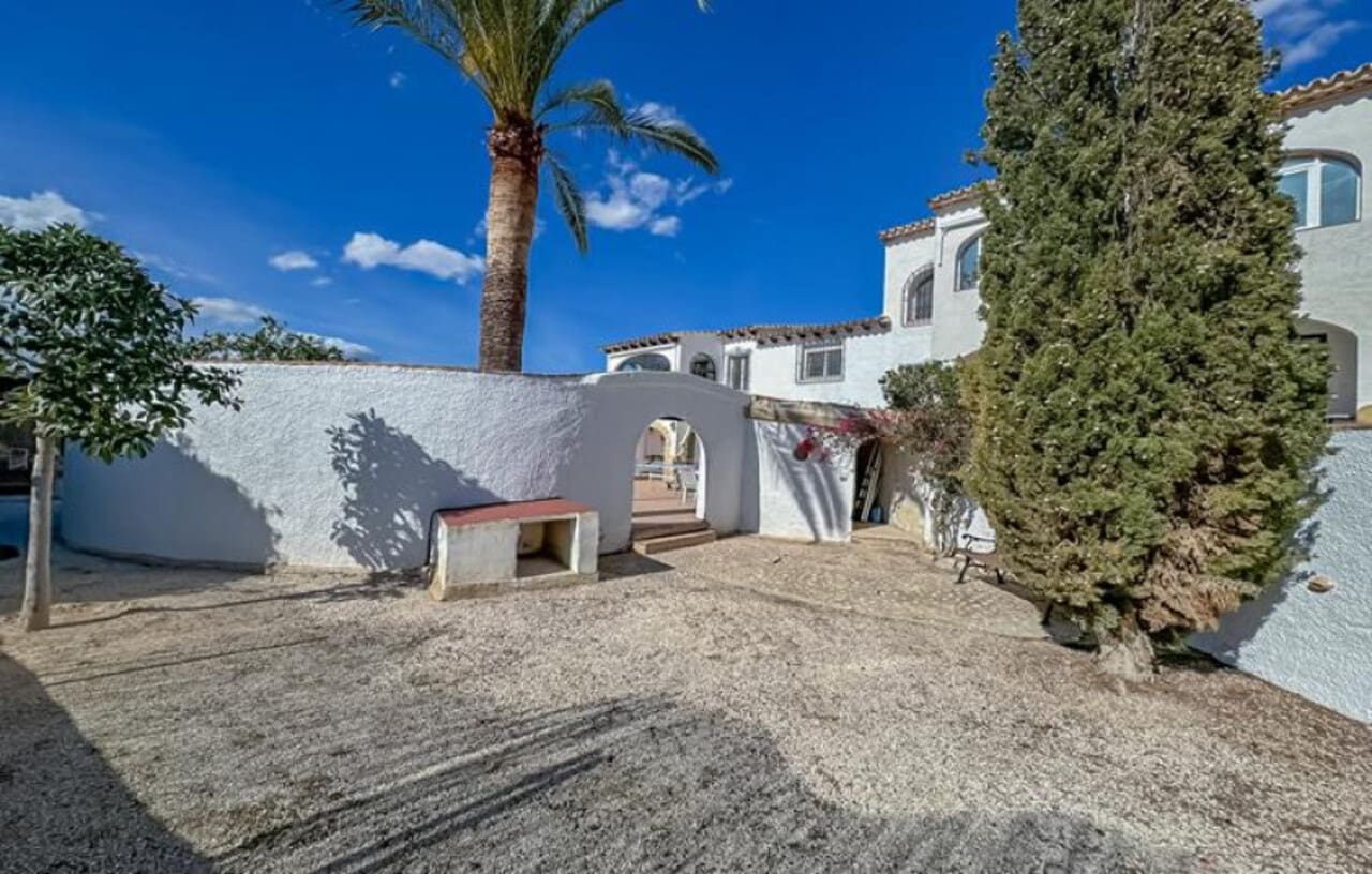 6 makuuhuone Huvila myytävänä paikassa Calpe / Calp mukana uima-altaan - 749 000 € (Ref: 9618141)