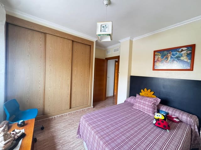 4 soveværelse Villa til salg i Los Alcázares med garage - € 269.900 (Ref: 9619769)