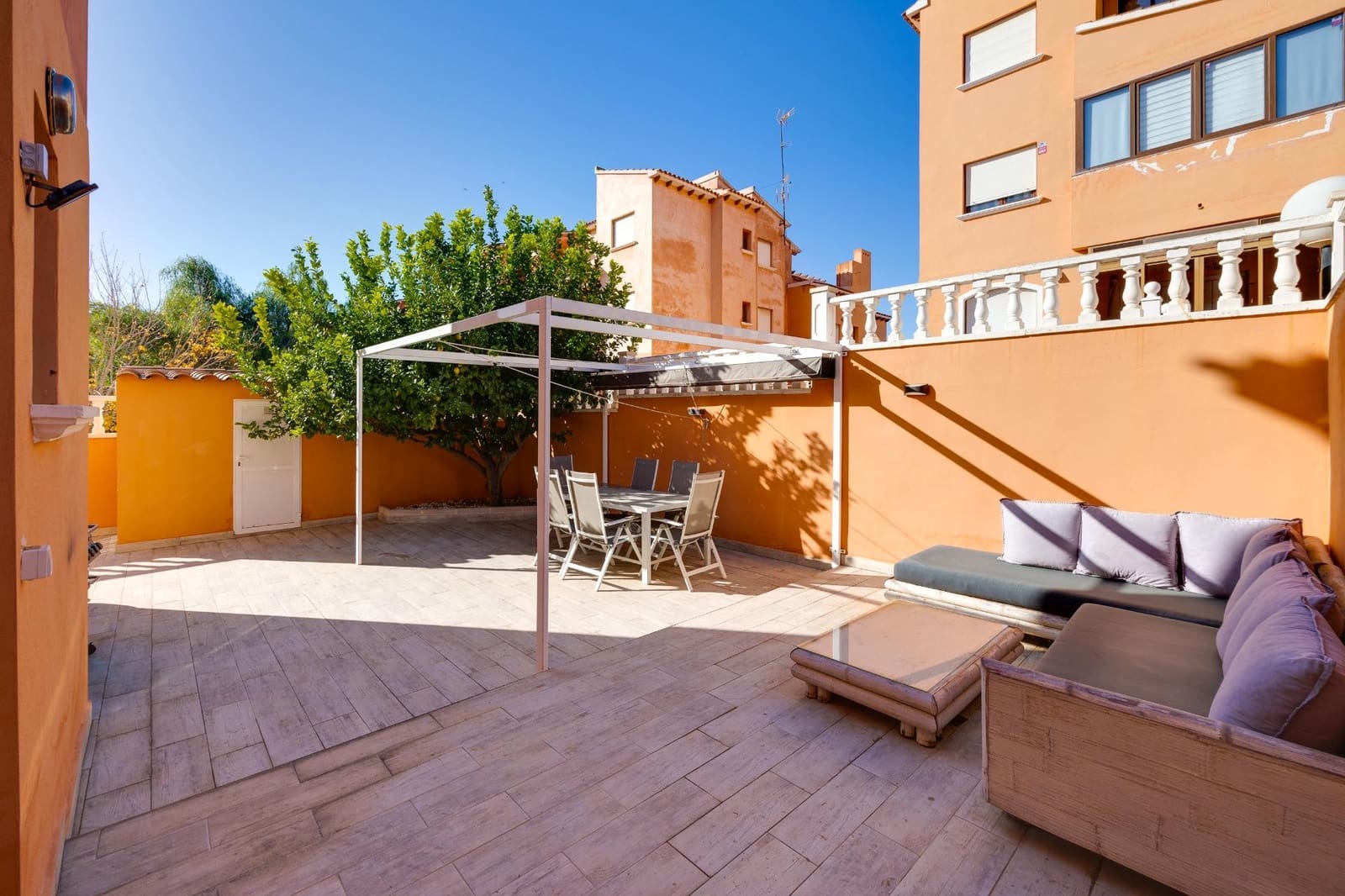 2 chambre Bungalow à vendre à Torrevieja avec piscine garage - 204 000 € (Ref: 9620681)