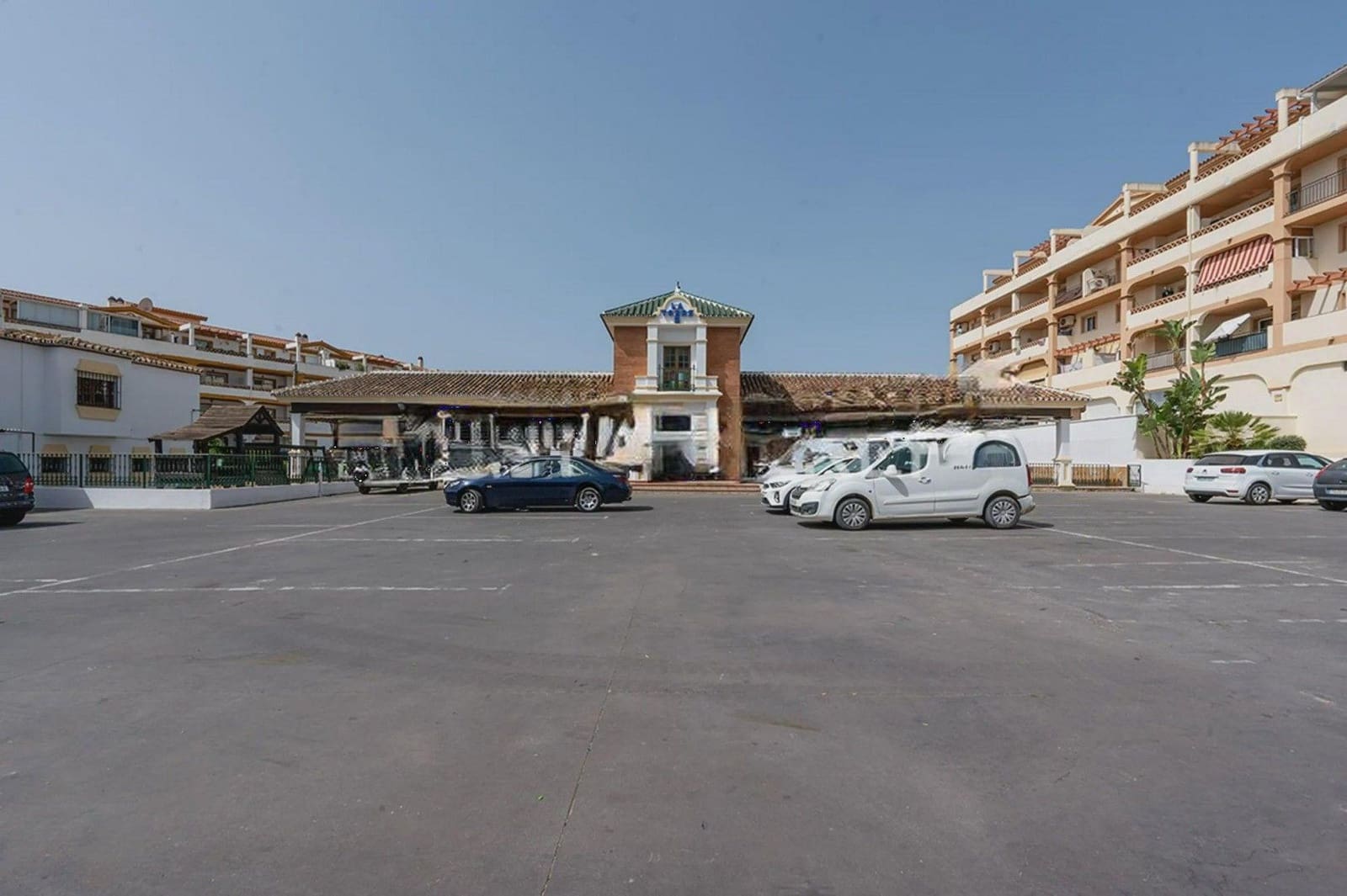 Kaupallinen myytävänä paikassa Mijas mukana 
autotalli - 3 200 000 € (Ref: 9622018)