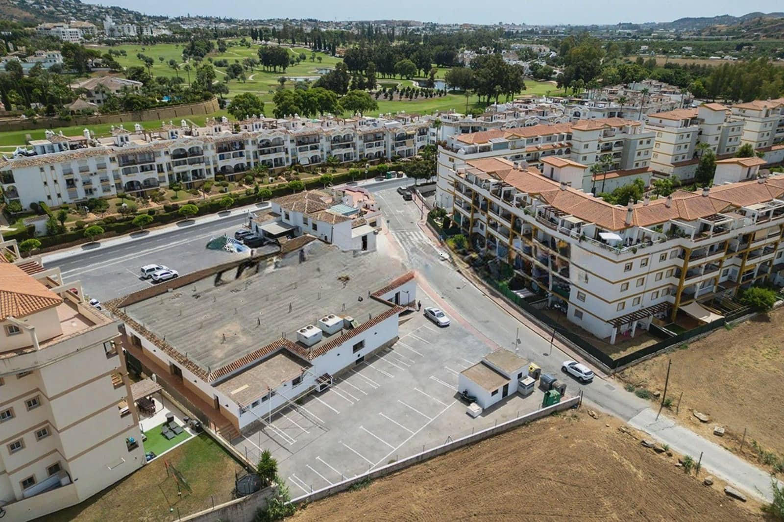 Kaupallinen myytävänä paikassa Mijas mukana 
autotalli - 3 200 000 € (Ref: 9622018)