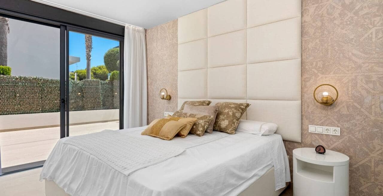 Chalet de 3 habitaciones en Campoamor en venta con piscina - 995.000 € (Ref: 9624292)