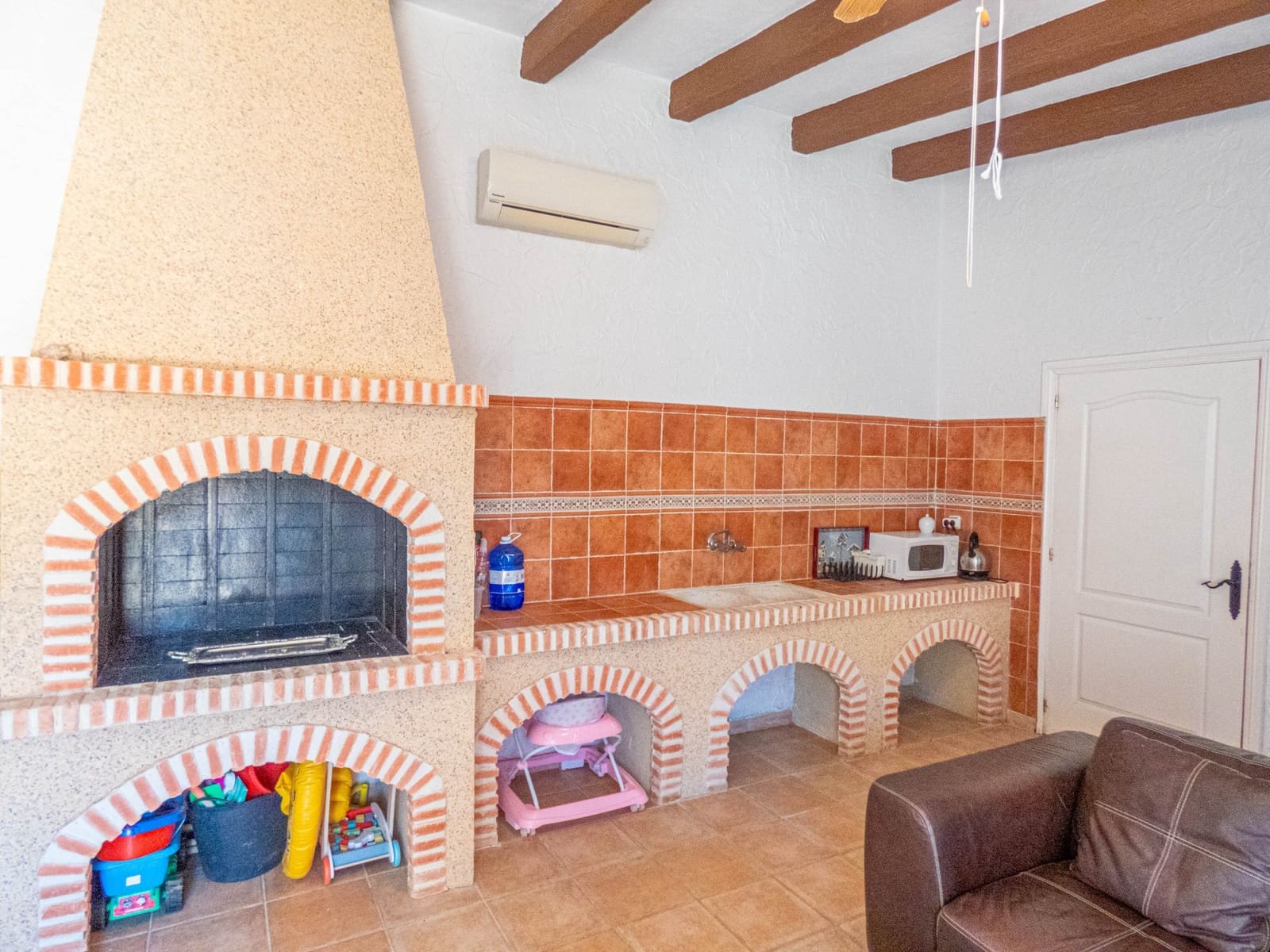 6 soverom Villa til salgs i Heredades med svømmebasseng garasje - € 595 000 (Ref: 9624299)