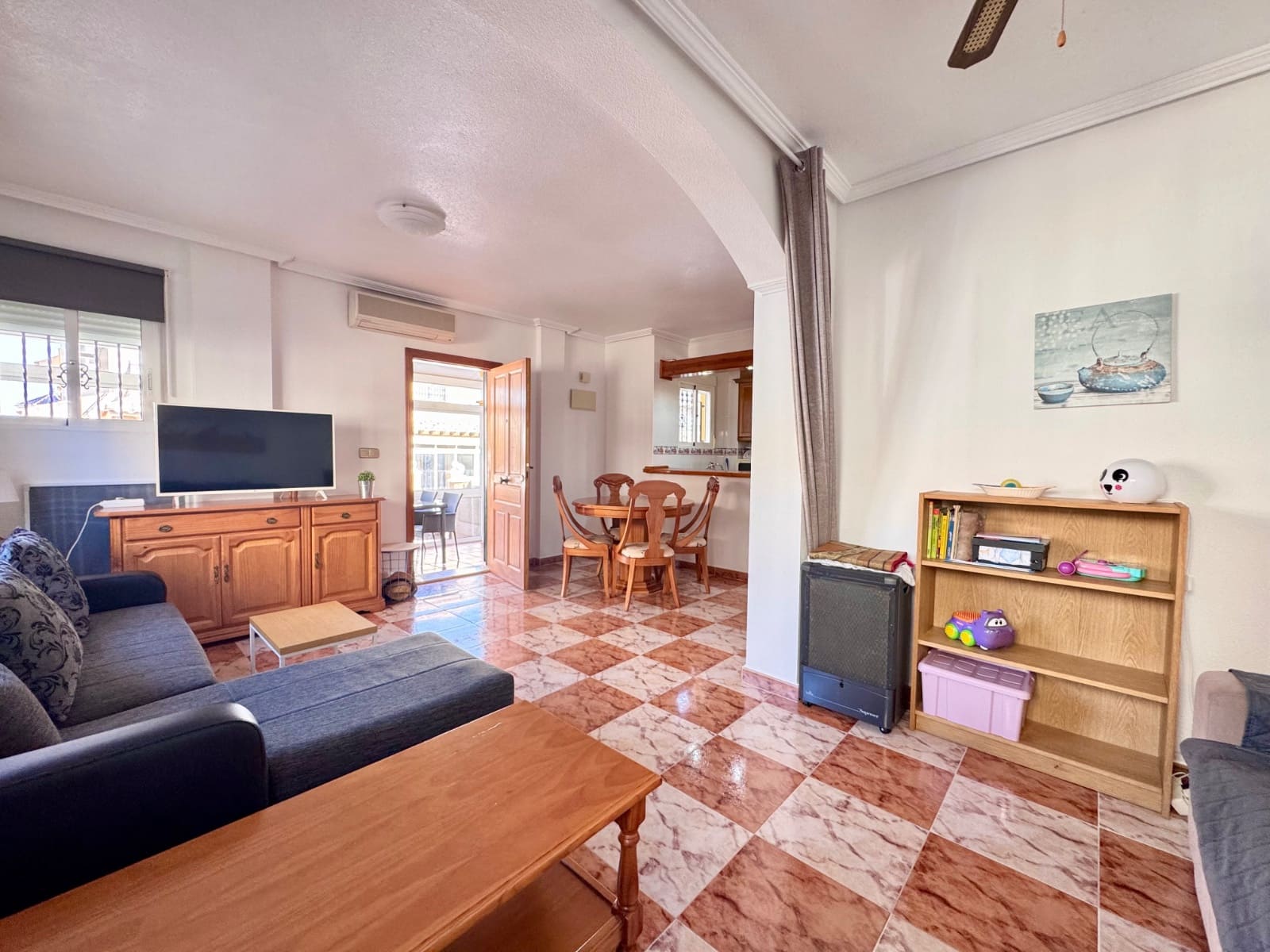 2 bedroom Townhouse for sale in Villamartin - € 185,000 (Ref: 9625355)