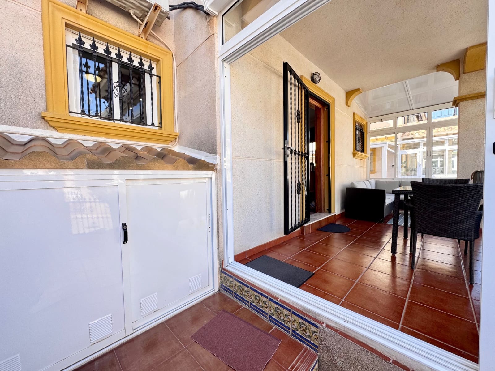 2 bedroom Townhouse for sale in Villamartin - € 185,000 (Ref: 9625355)