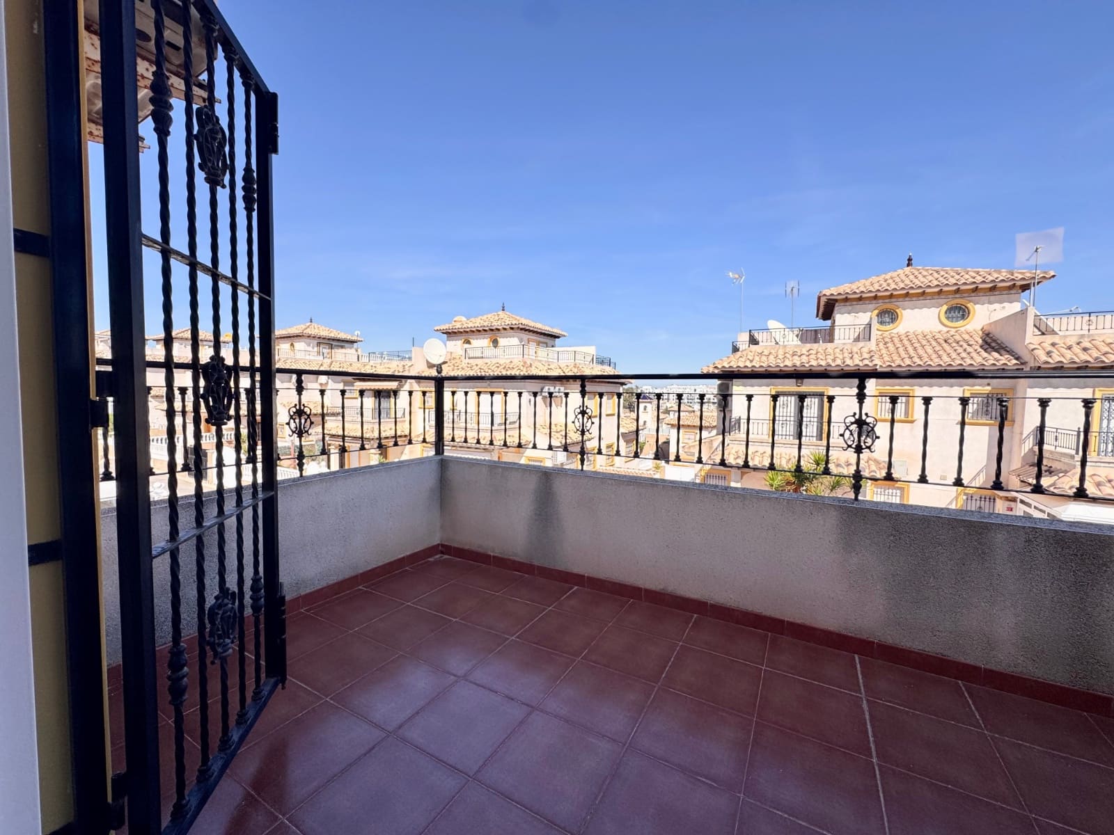 2 bedroom Townhouse for sale in Villamartin - € 185,000 (Ref: 9625355)