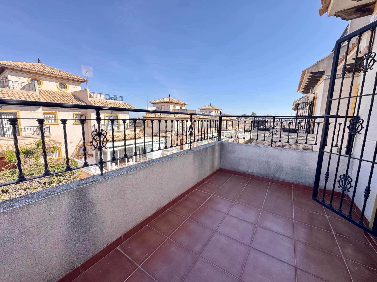 2 bedroom Townhouse for sale in Villamartin - € 185,000 (Ref: 9625355)