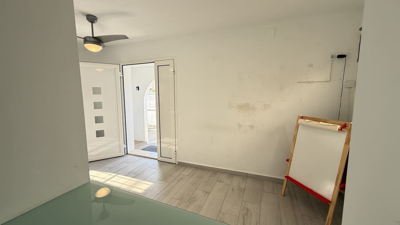 2 soveværelse Villa til salg i Villamartin med garage - € 255.000 (Ref: 9625852)