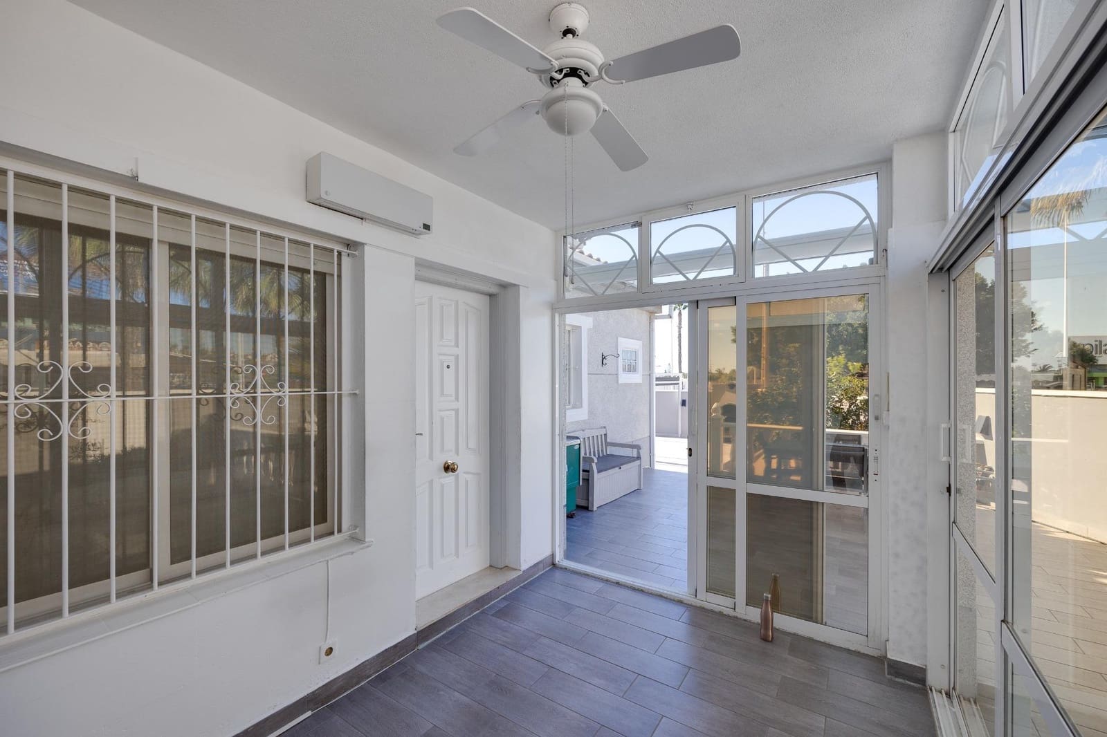 Casa de 3 habitaciones en Torrevieja en venta con piscina - 280.000 € (Ref: 9628204)