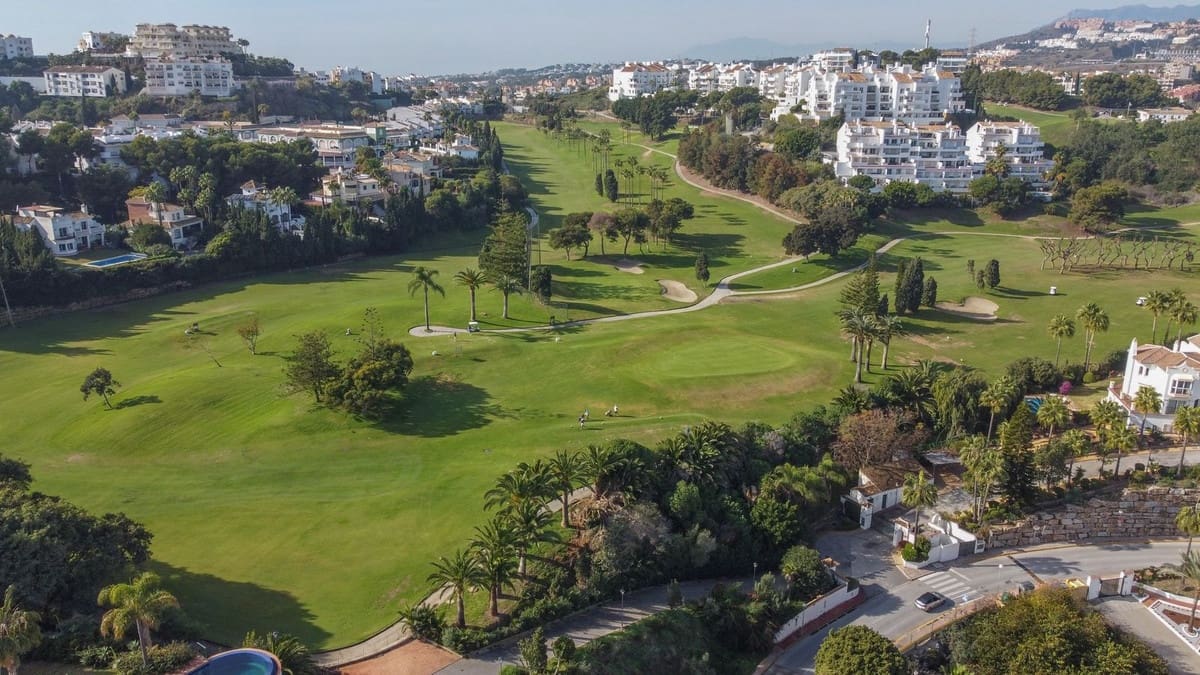 2 Zimmer Apartment zu verkaufen in Riviera del Sol mit Pool - 257.000 € (Ref: 9633671)