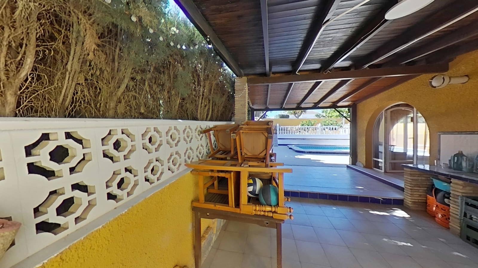 4 makuuhuone Huvila myytävänä paikassa Torrevieja mukana uima-altaan - 450 000 € (Ref: 9635260)