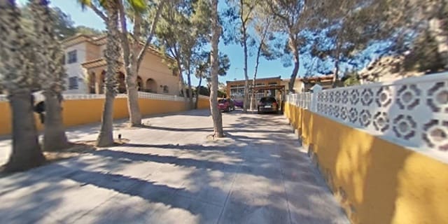4 makuuhuone Huvila myytävänä paikassa Torrevieja mukana uima-altaan - 450 000 € (Ref: 9635260)