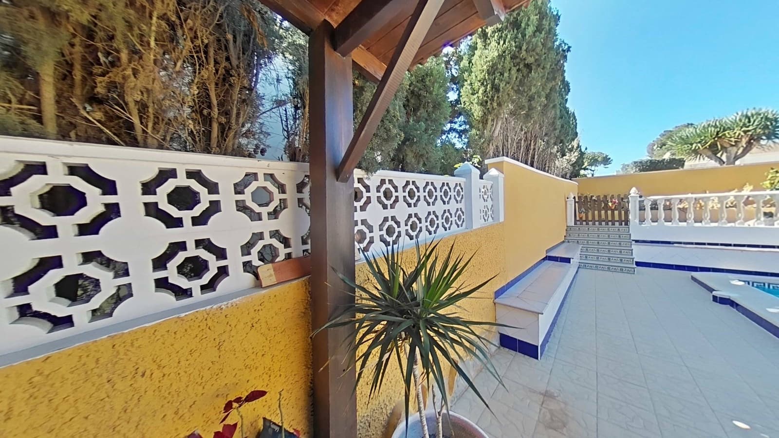 4 makuuhuone Huvila myytävänä paikassa Torrevieja mukana uima-altaan - 450 000 € (Ref: 9635260)