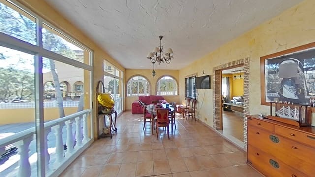 4 makuuhuone Huvila myytävänä paikassa Torrevieja mukana uima-altaan - 450 000 € (Ref: 9635260)
