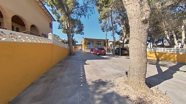 4 makuuhuone Huvila myytävänä paikassa Torrevieja mukana uima-altaan - 450 000 € (Ref: 9635260)