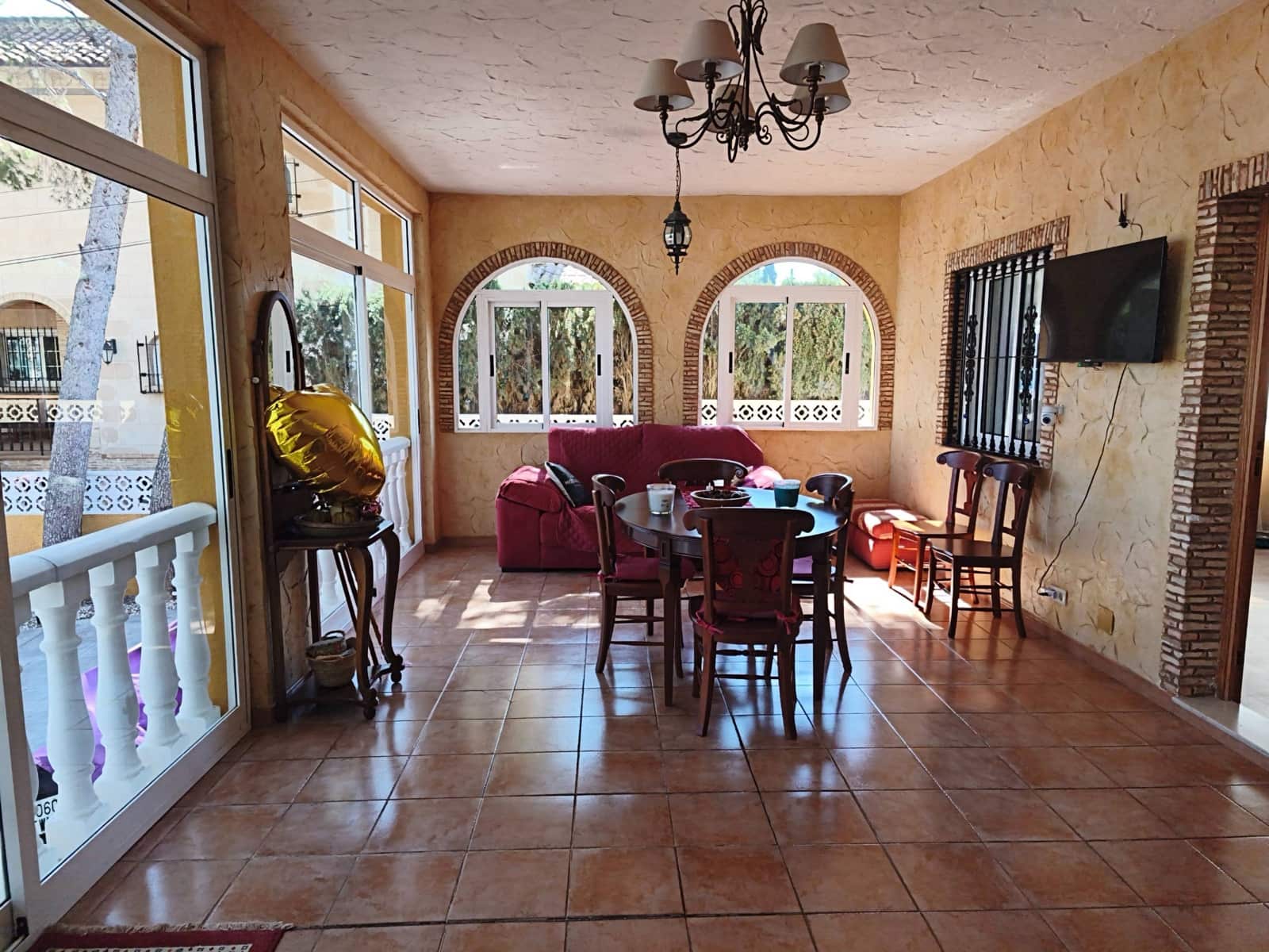 4 makuuhuone Huvila myytävänä paikassa Torrevieja mukana uima-altaan - 450 000 € (Ref: 9635260)
