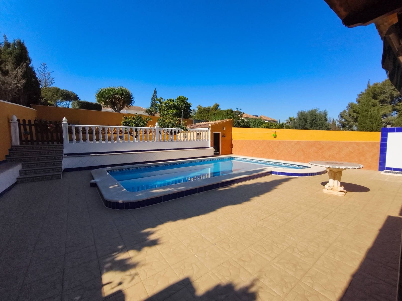 4 makuuhuone Huvila myytävänä paikassa Torrevieja mukana uima-altaan - 450 000 € (Ref: 9635260)