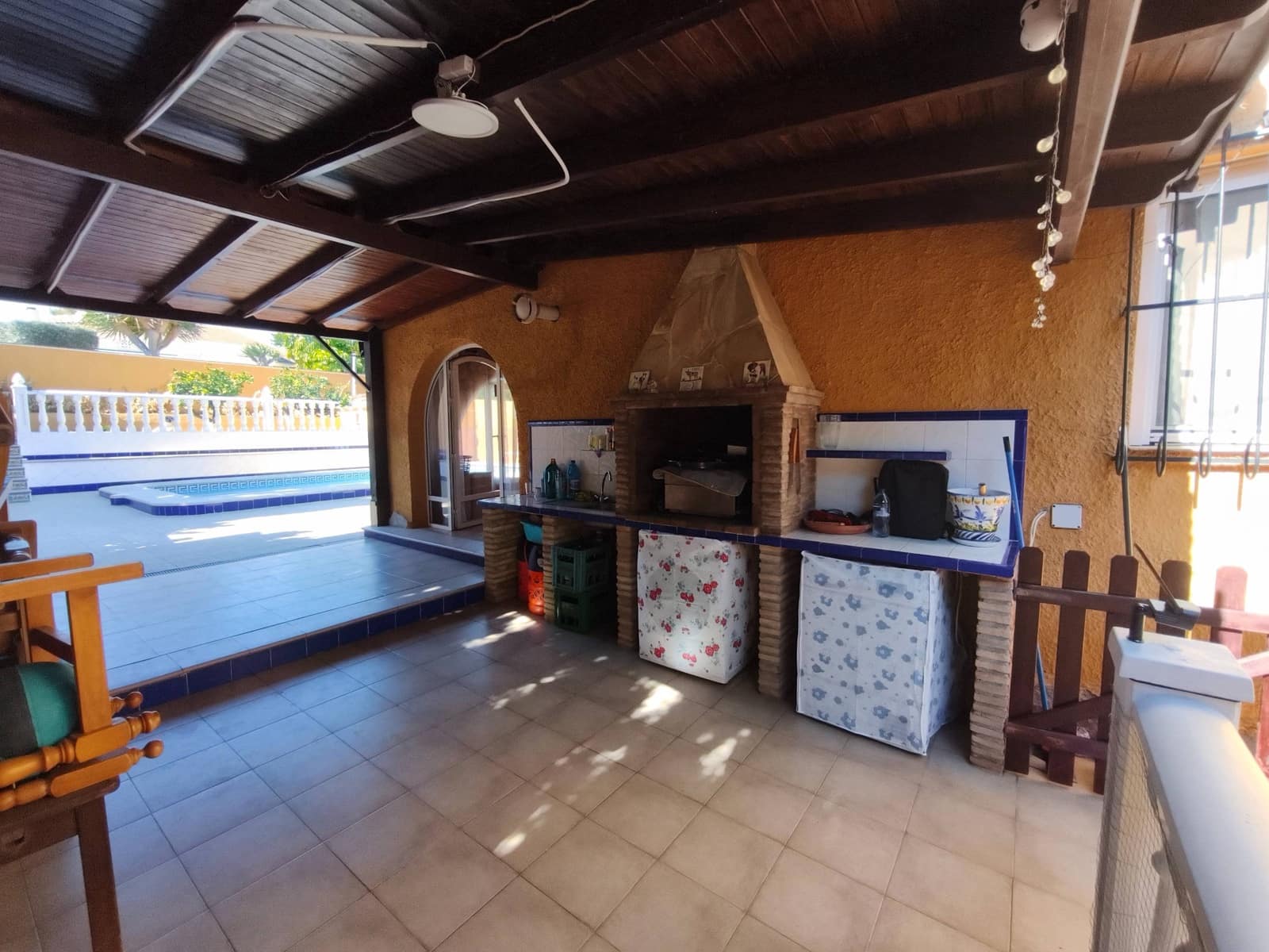 4 makuuhuone Huvila myytävänä paikassa Torrevieja mukana uima-altaan - 450 000 € (Ref: 9635260)