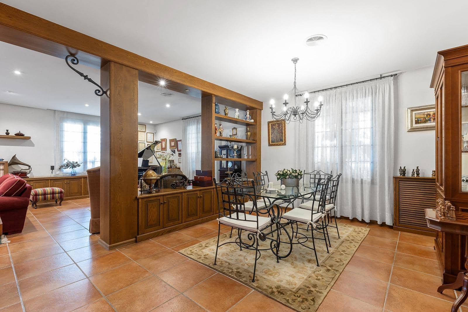 7 Zimmer Villa zu verkaufen in Torrevieja mit Pool - 2.490.000 € (Ref: 9635264)