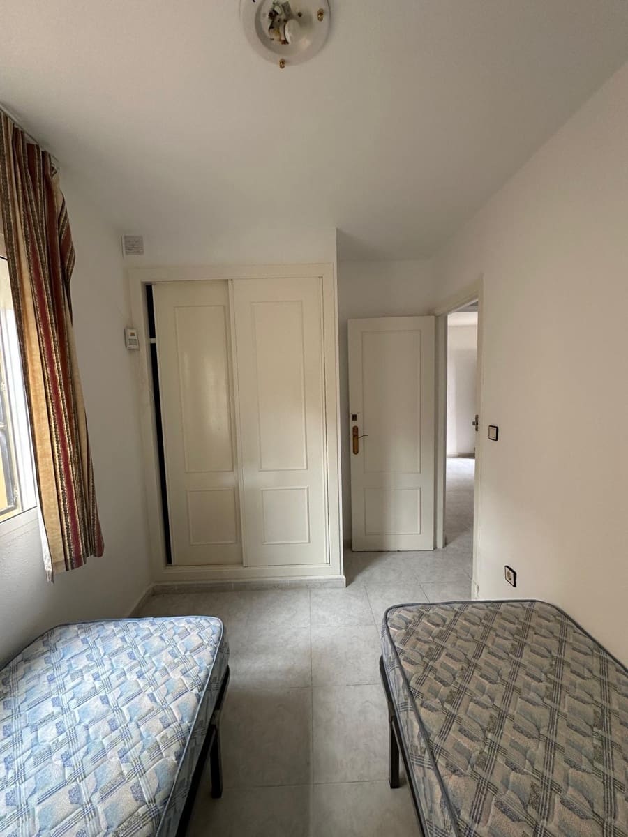 Bungalow de 2 habitaciones en Torrevieja en venta con piscina - 120.000 € (Ref: 9635308)