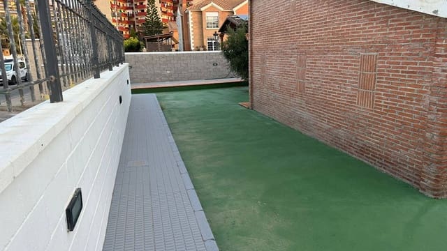 Chalet de 4 habitaciones en La Manga del Mar Menor en venta - 531.915 € (Ref: 9635318)