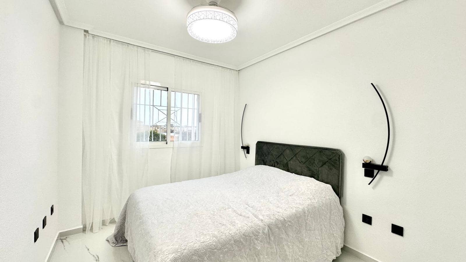 1 makuuhuone Bungalow myytävänä paikassa Orihuela Costa mukana uima-altaan - 162 000 € (Ref: 9635322)