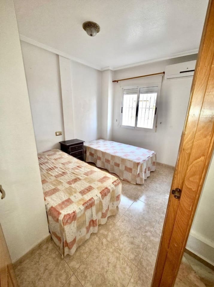 3 Zimmer Haus zu verkaufen in Playa Flamenca mit Pool Garage - 248.000 € (Ref: 9636274)