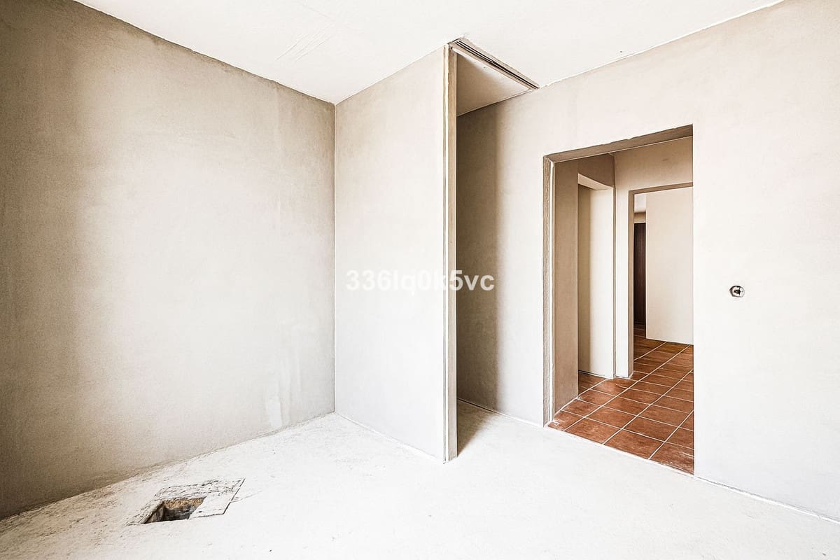 5 sovrum Villa till salu i Benahavis med pool - 880 000 € (Ref: 9638003)